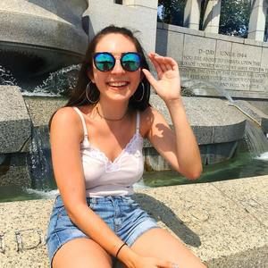 Meet your Posher, Danielle